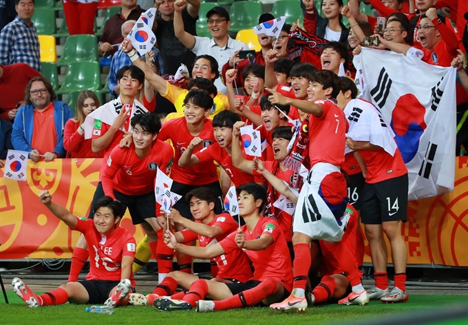 Koreanisch Dolmetscher und Übersetzer für den Fußball